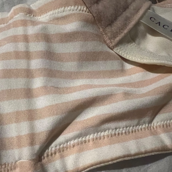 Bra Lot - 6 bras - 1 44D, 4 44 DD, 1 46DD - Picture 13 of 14